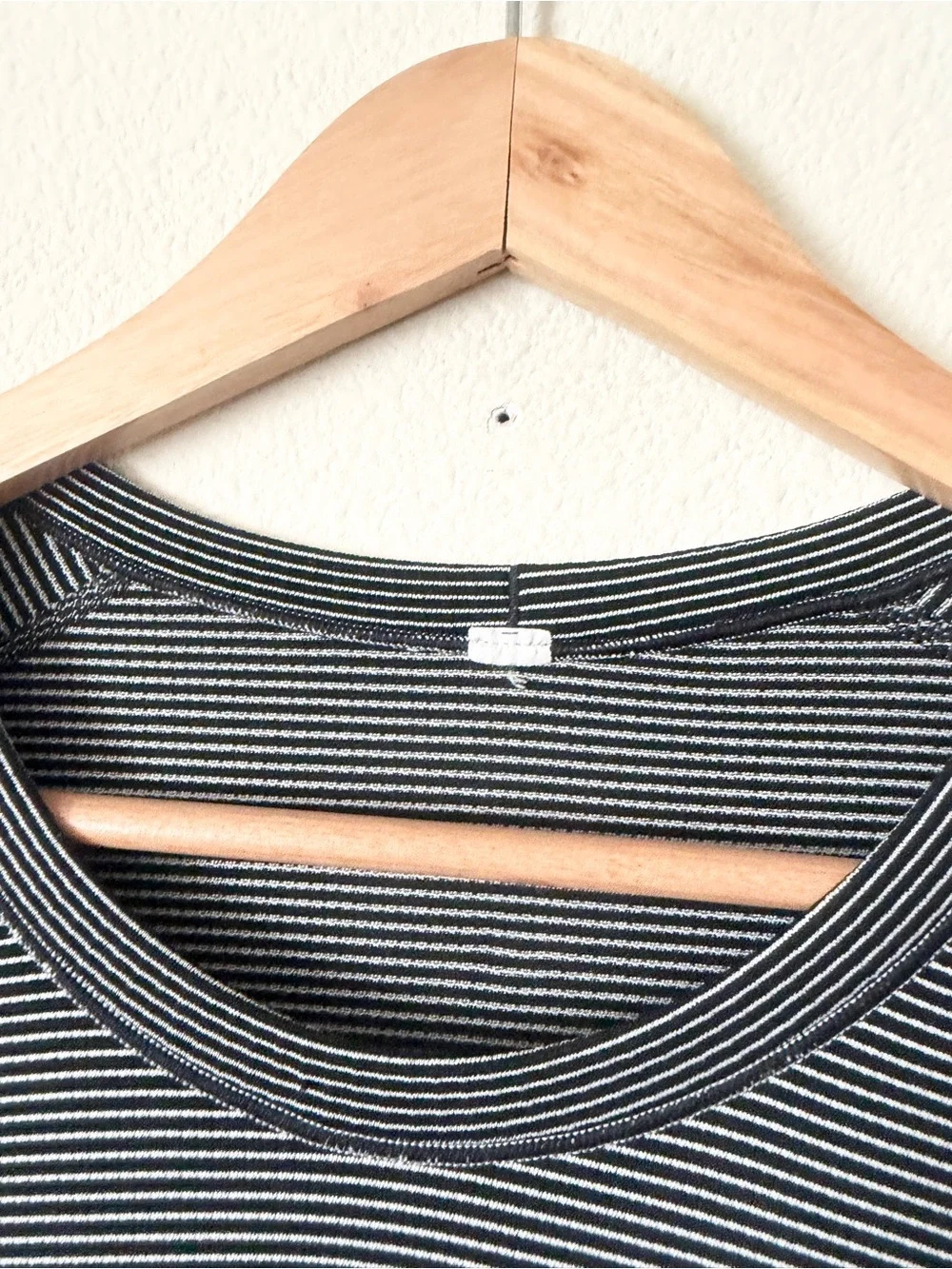 Lululemon SIZE 10 Swiftly Tech black & white striped long sleeve seamless top